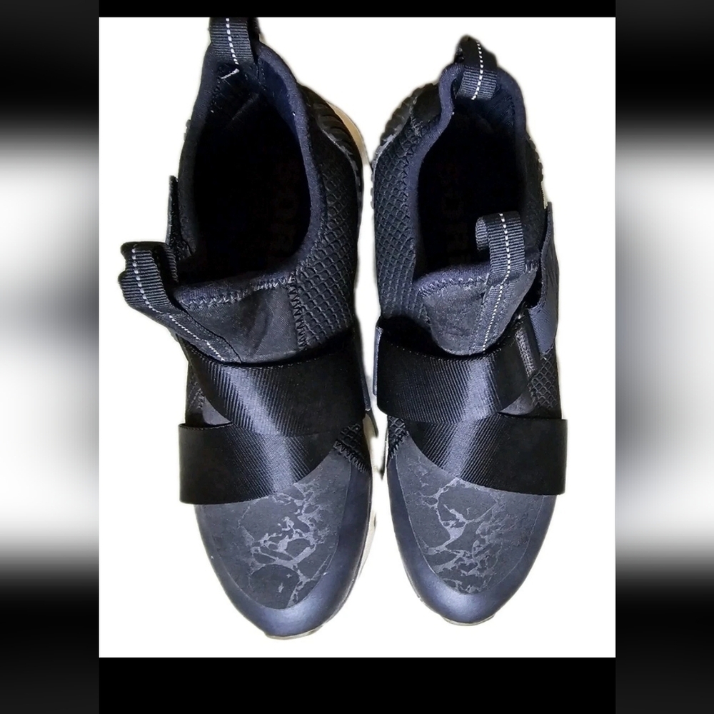 SOREL Kinetic Sneak Women's 9.5 Black Hook & Loop Strappy Sneaker Slip On Shoe‎